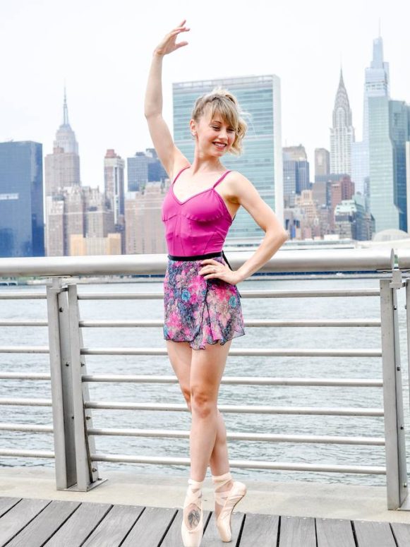 Heidi Friese from Move With HPA For Dancers in fifth position en pointe in front of NYC skyline
